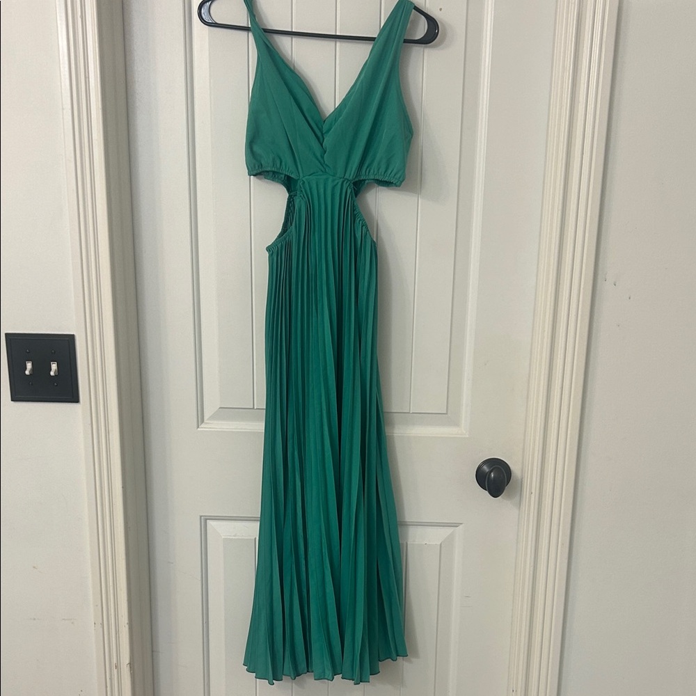 Elegant Green Sleeveless Dress